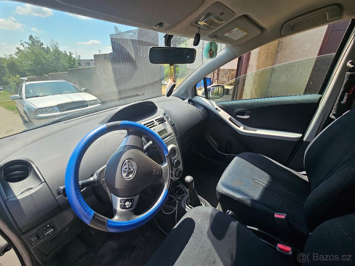 Toyota YARIS - 11