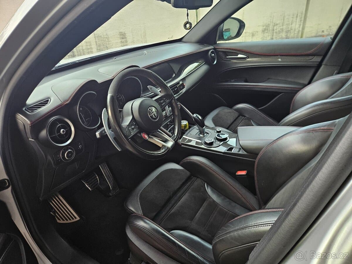 2018 Alfa Romeo STELVIO - 11