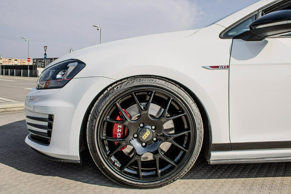 2016 Volkswagen GOLF - 11