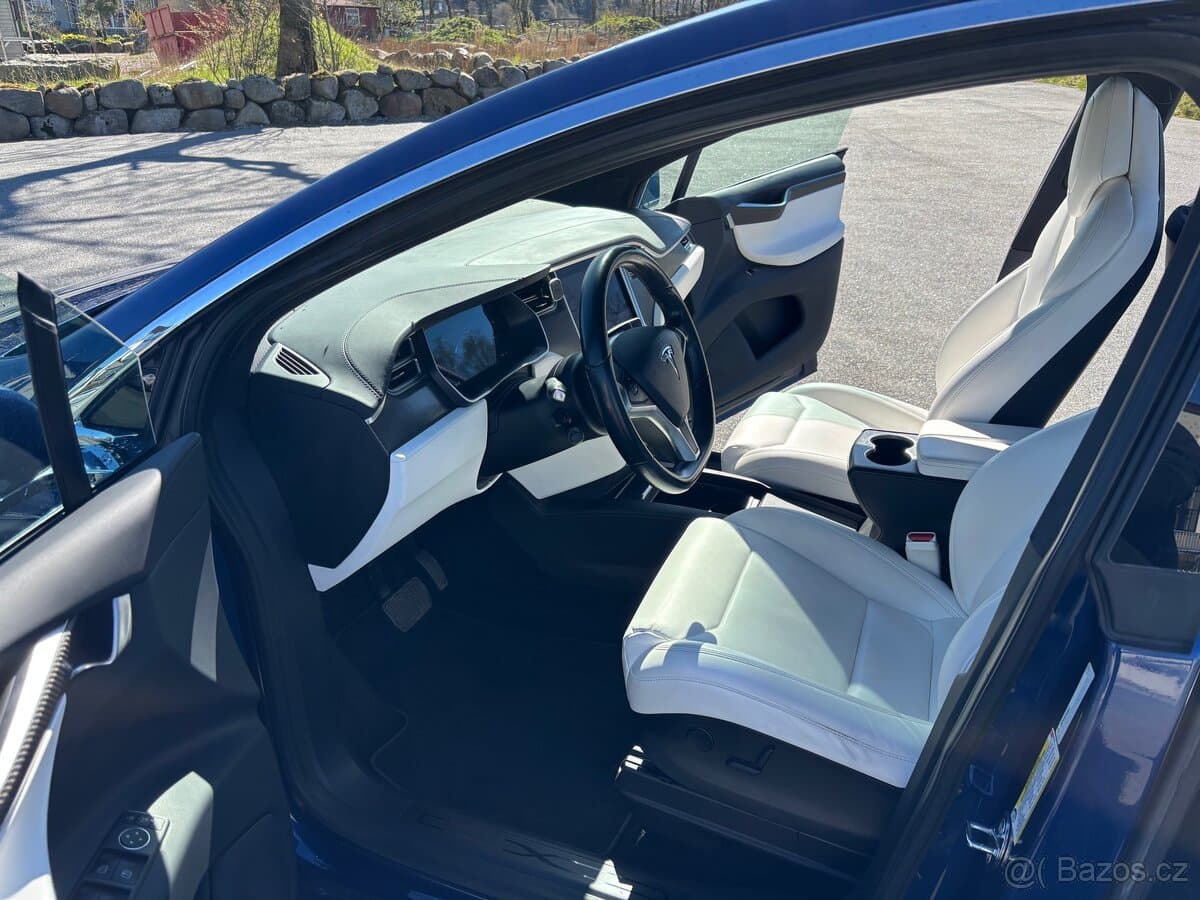2017 Tesla MODEL X - 11