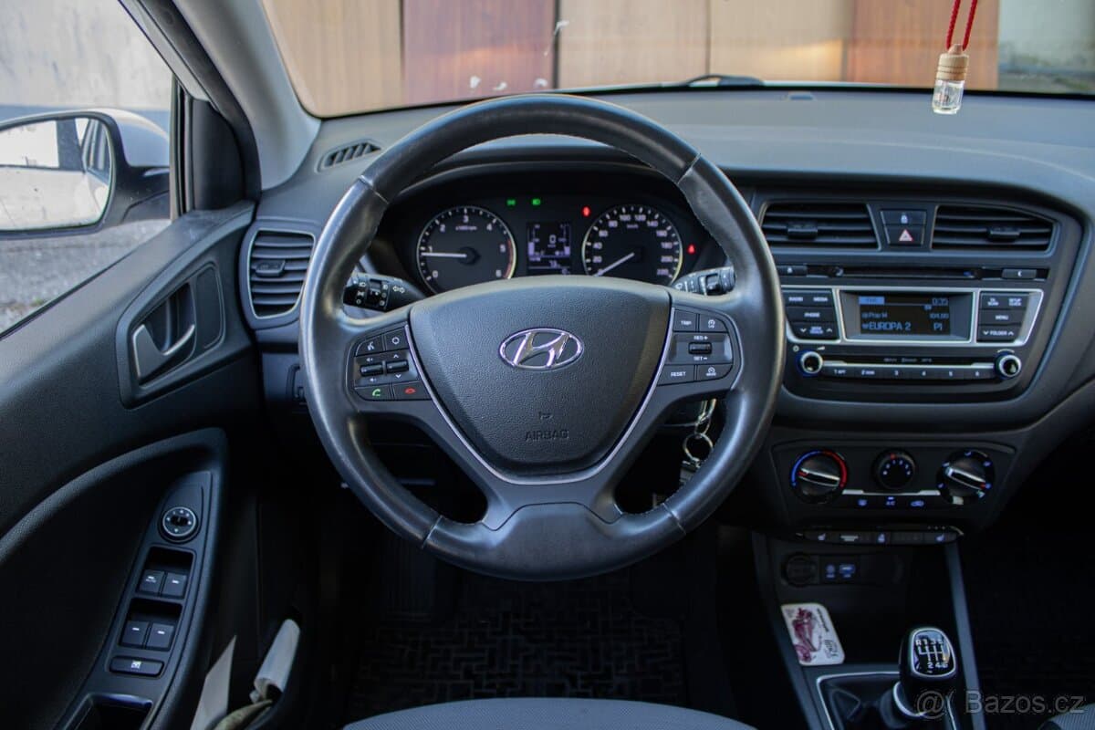 2017 Hyundai i20 - 11