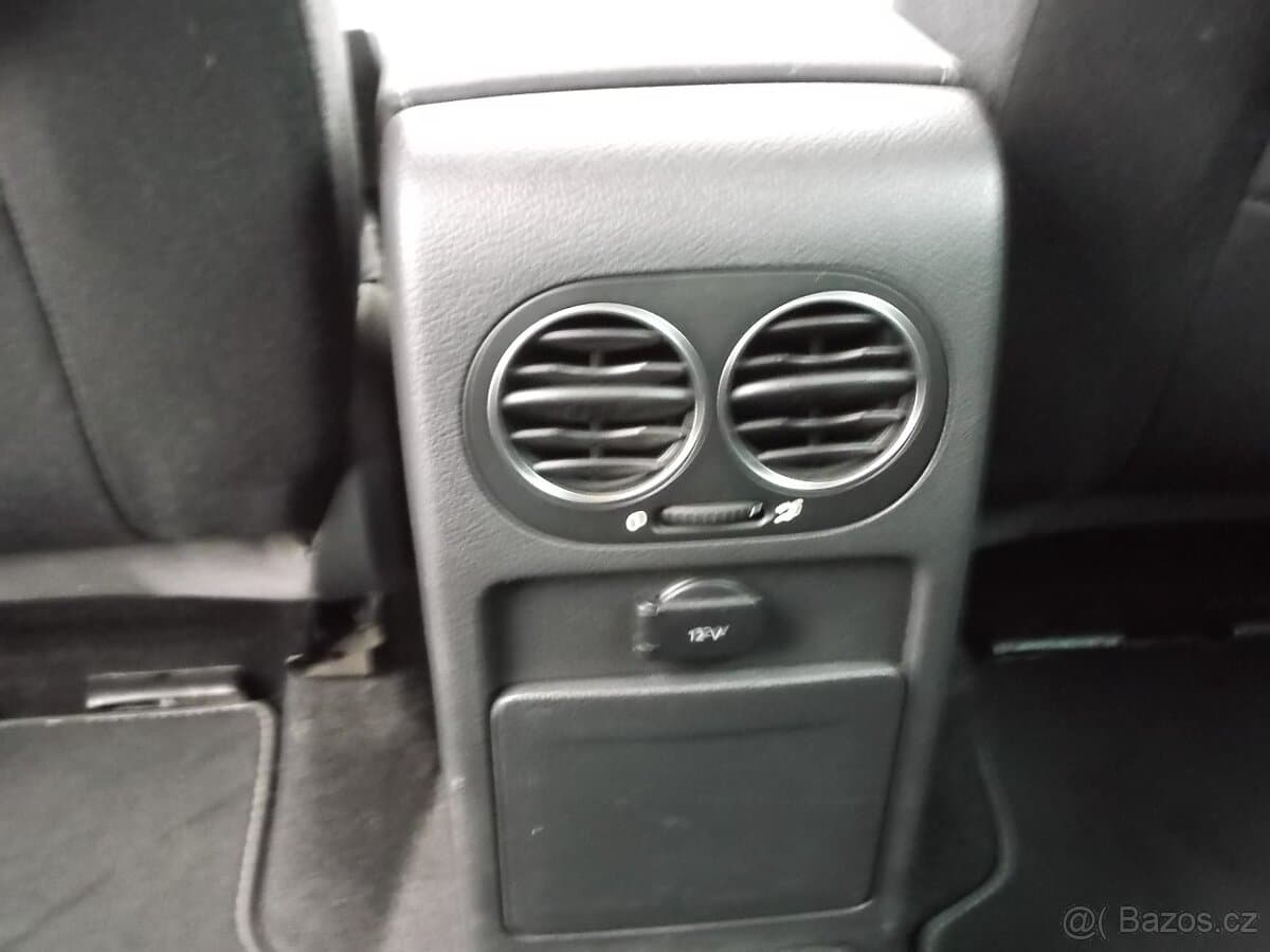 2011 Volkswagen GOLF - 11
