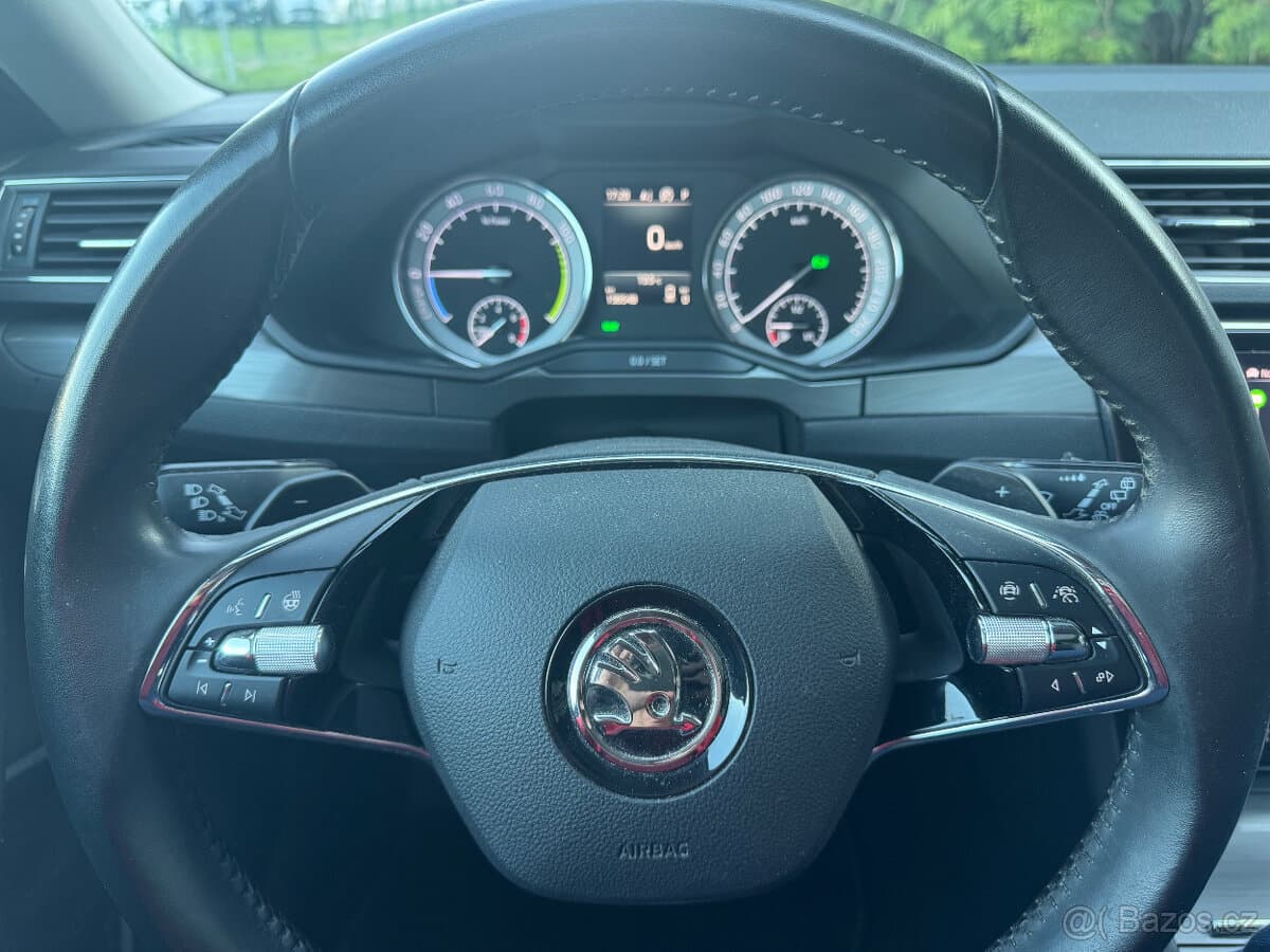 2020 Škoda SUPERB - 11