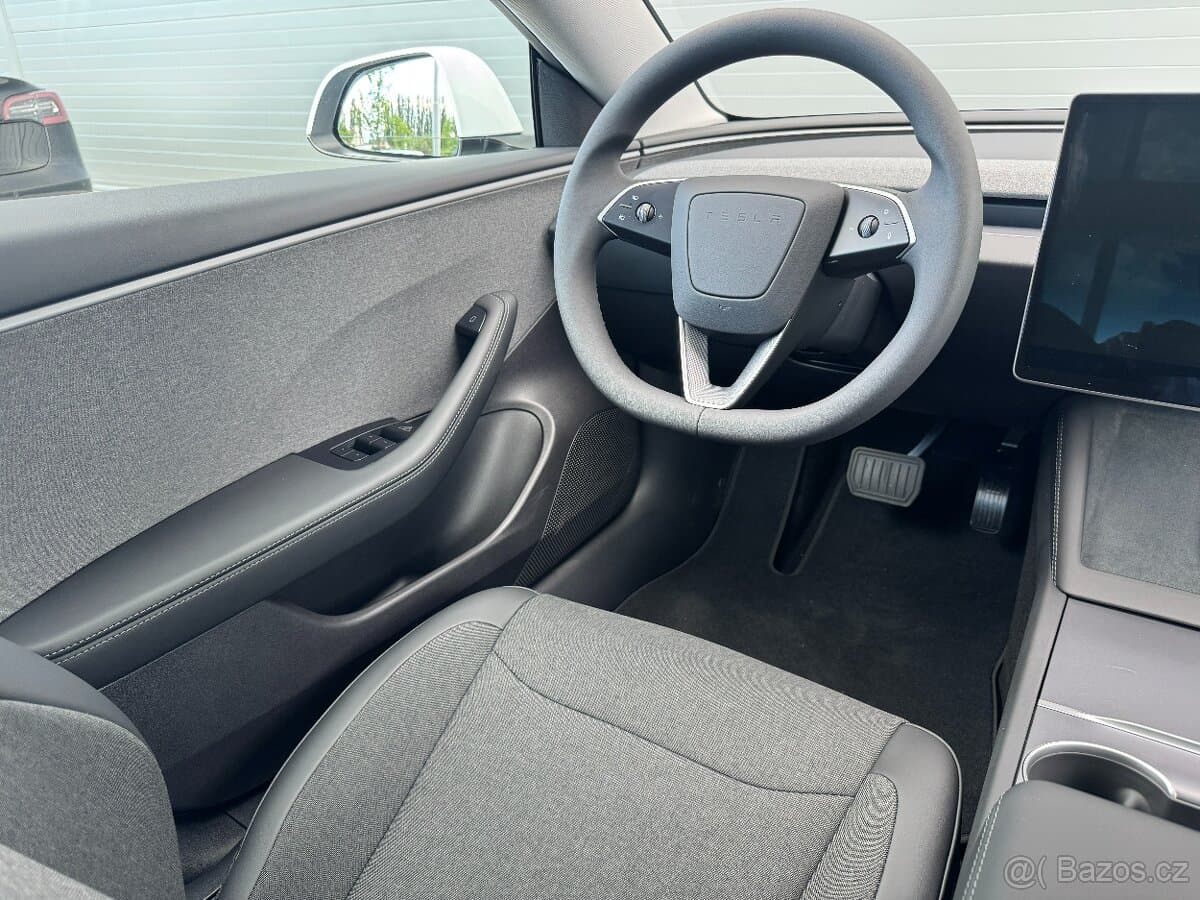 2026 Tesla MODEL 3 - 11