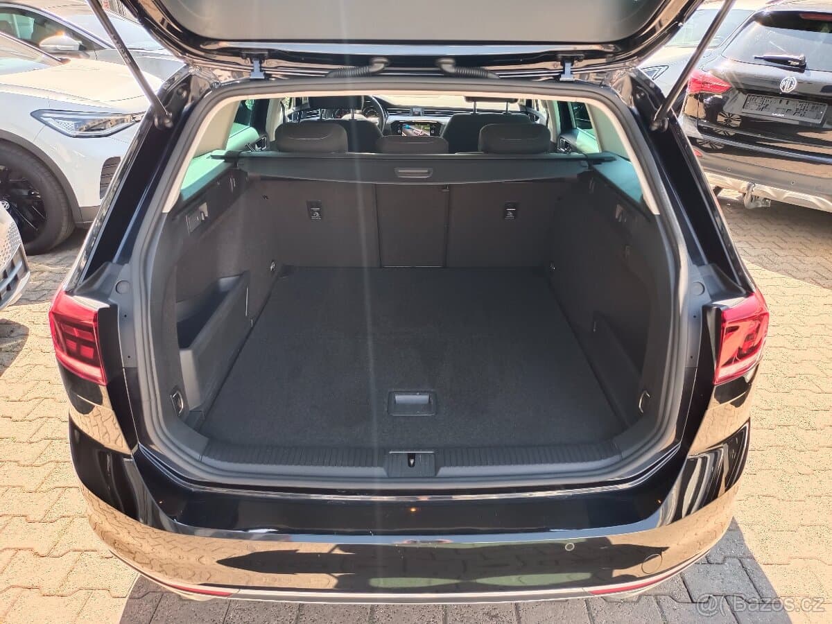 2021 Volkswagen PASSAT - 11