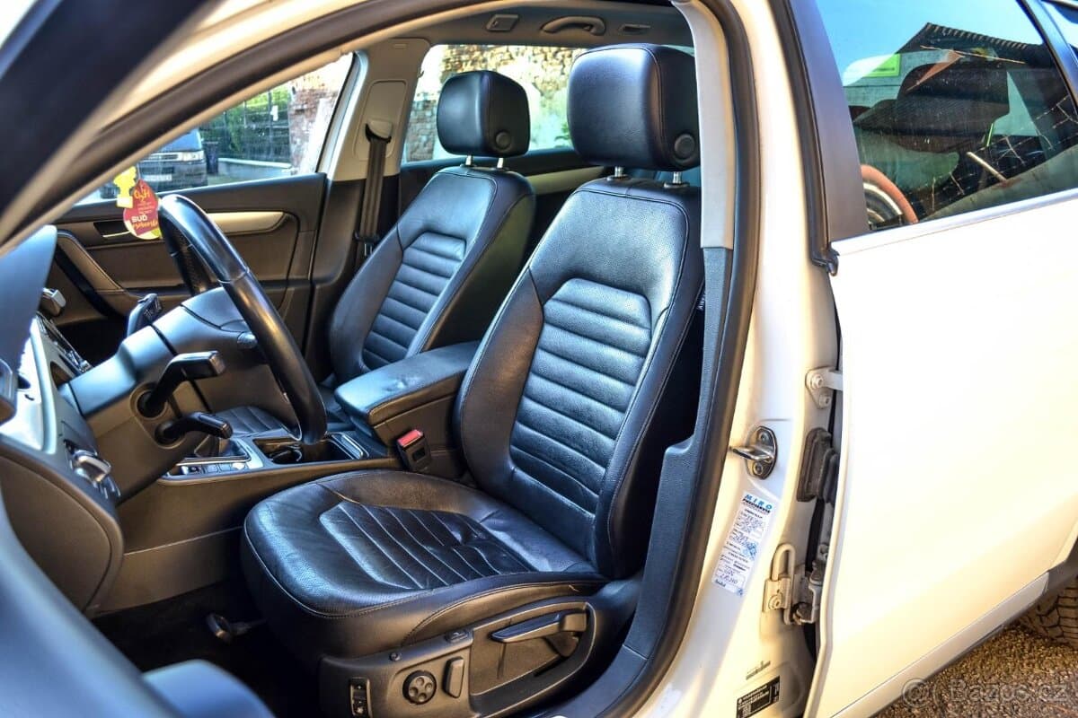 2012 Volkswagen PASSAT - 11