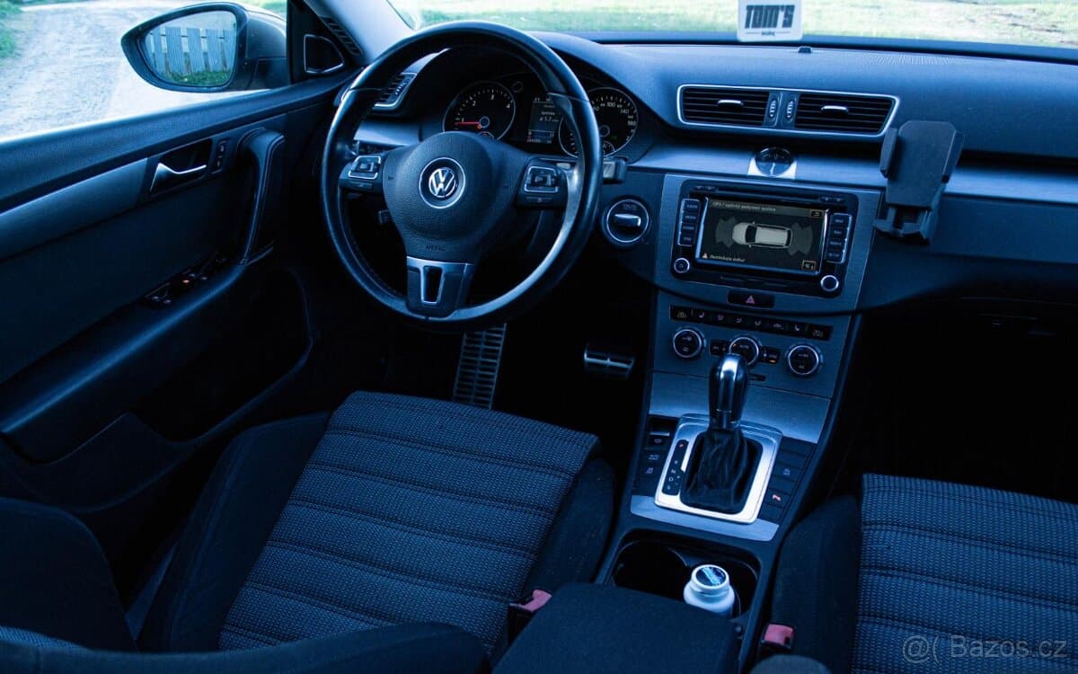 2012 Volkswagen PASSAT - 11