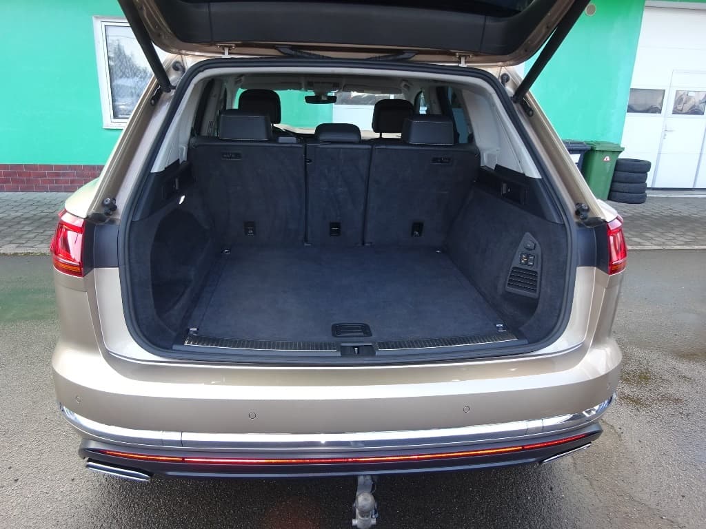2019 Volkswagen TOUAREG - 11