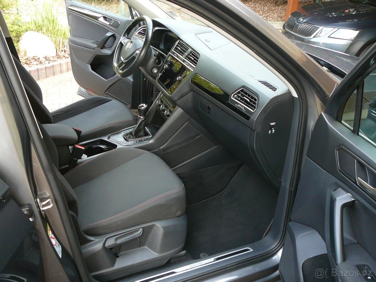 2017 Volkswagen TIGUAN - 11