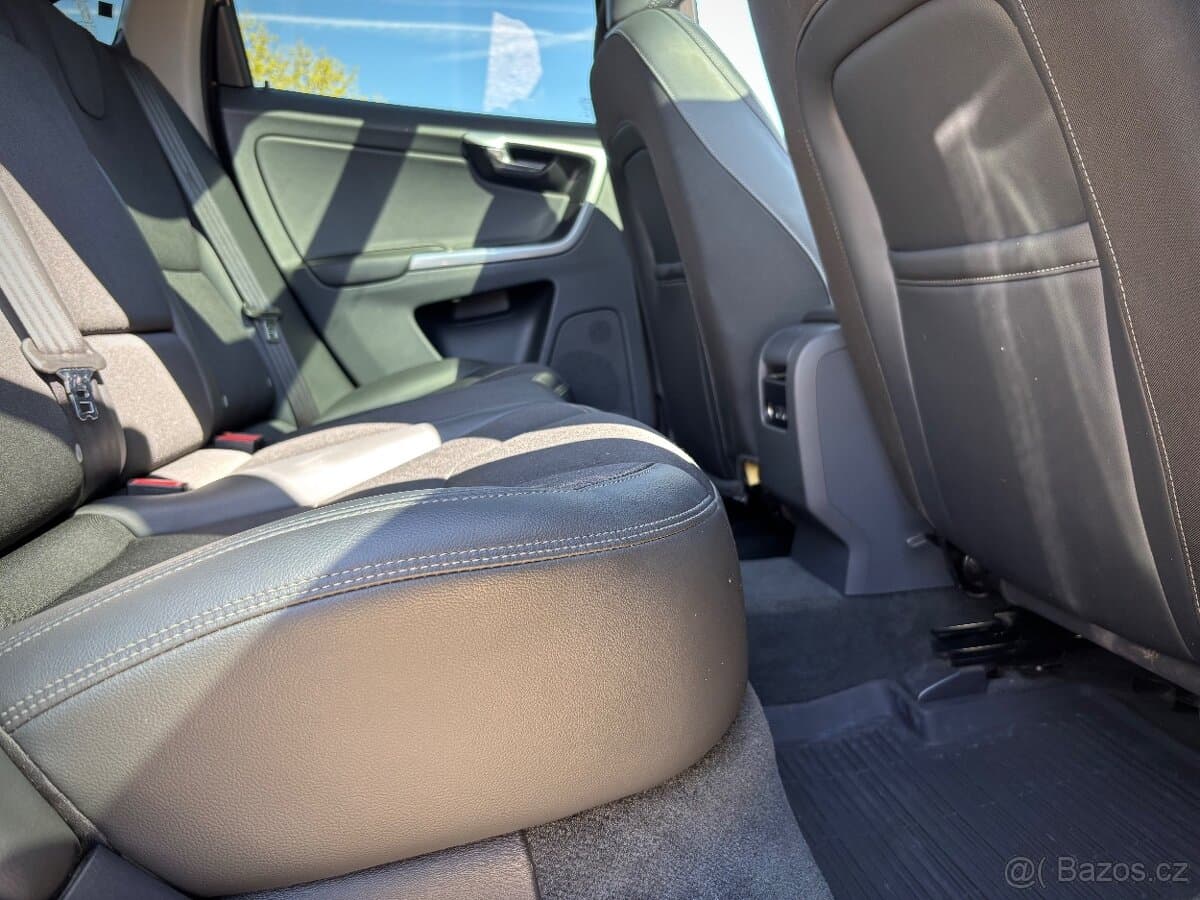 2015 Volvo XC60 - 11