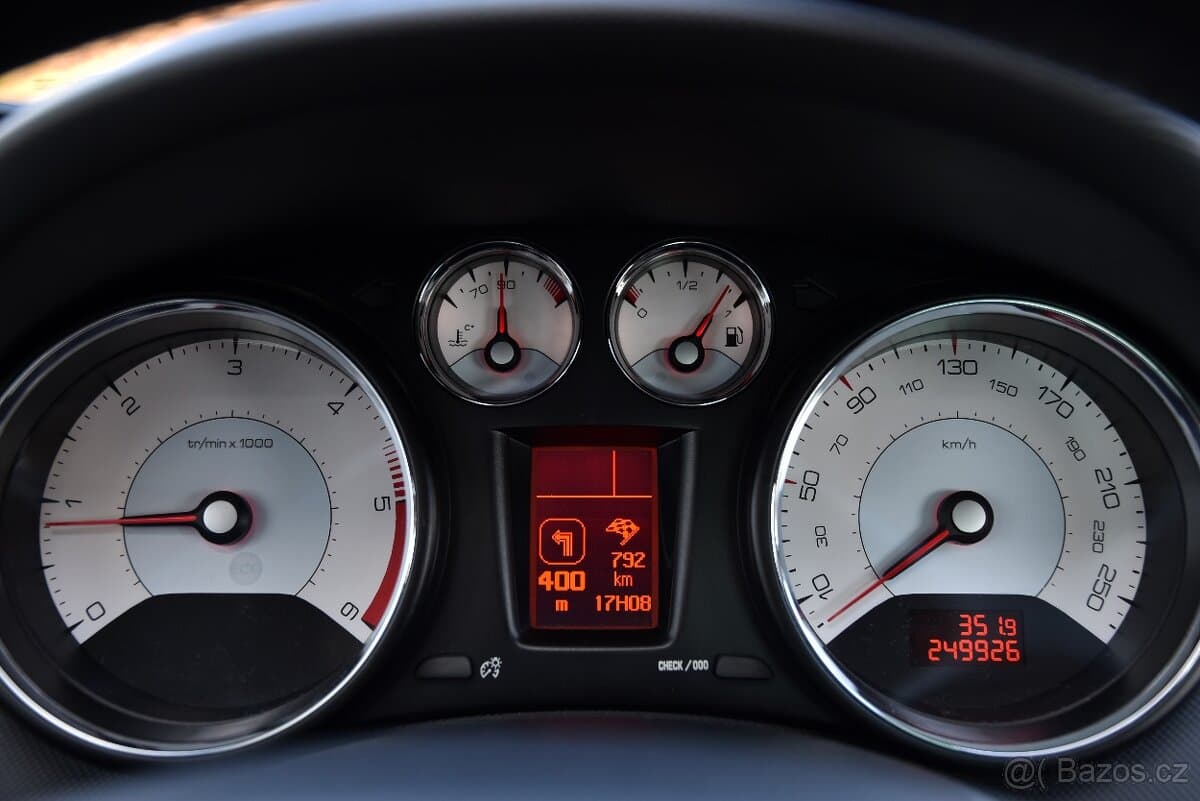 2012 Peugeot 308 - 11