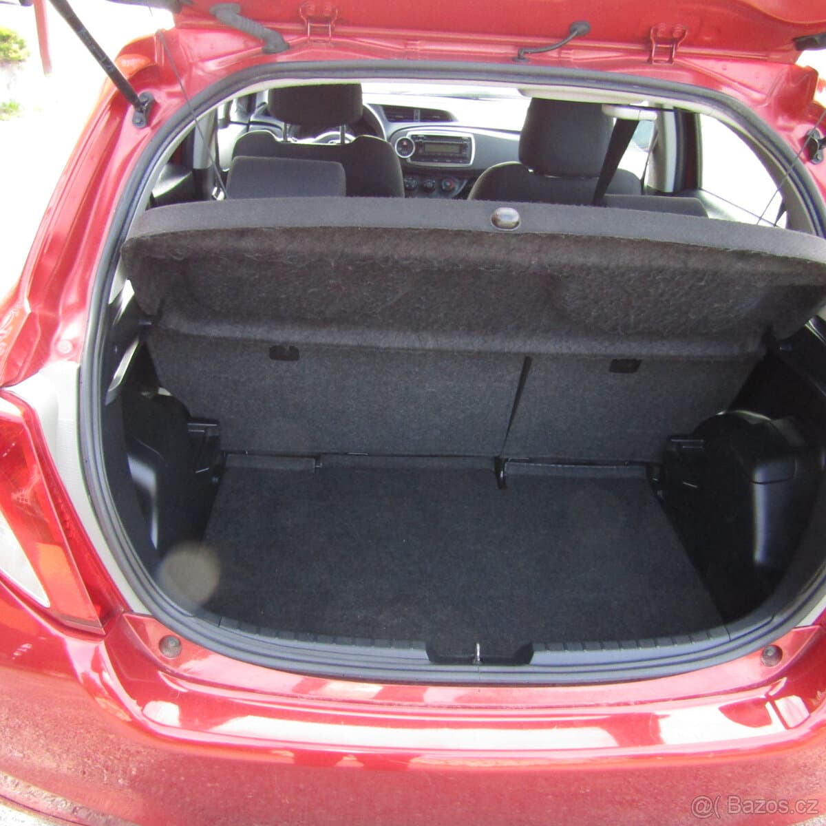 2012 Toyota YARIS - 11