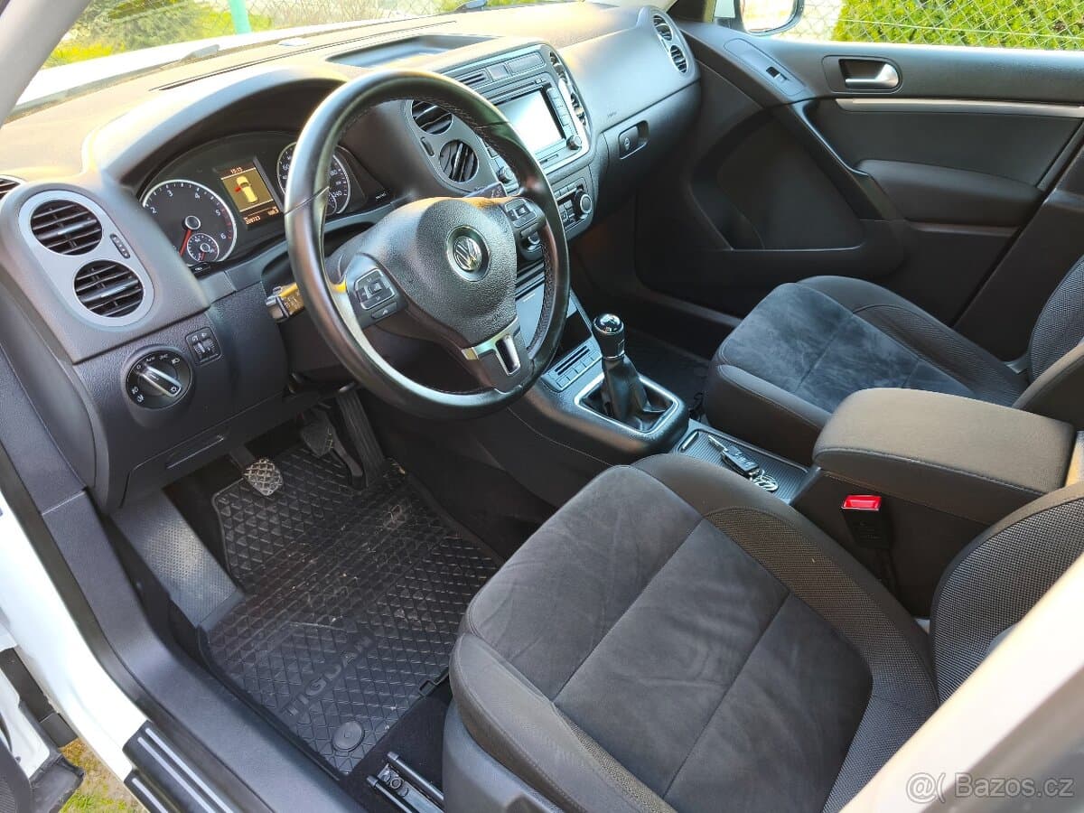 2010 Volkswagen TIGUAN - 11