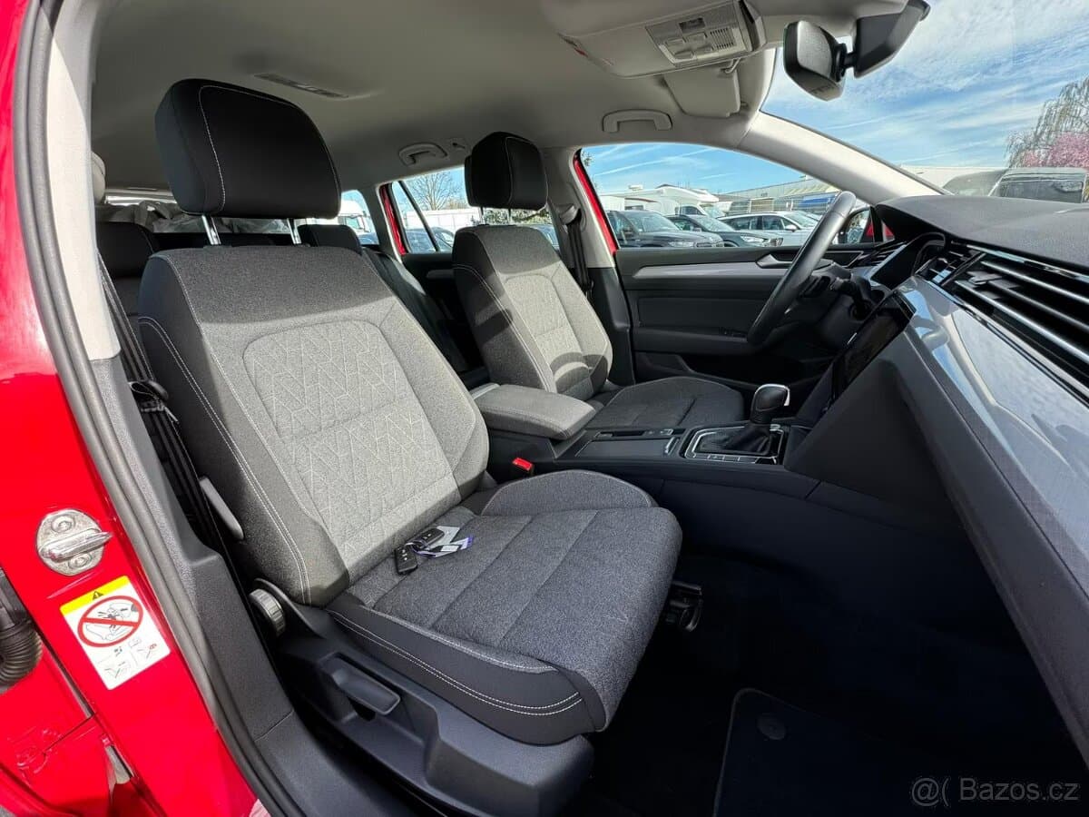 2023 Volkswagen PASSAT - 11