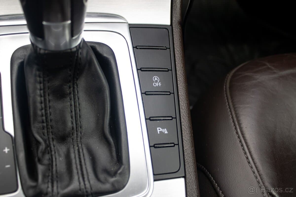 2011 Volkswagen PASSAT - 11