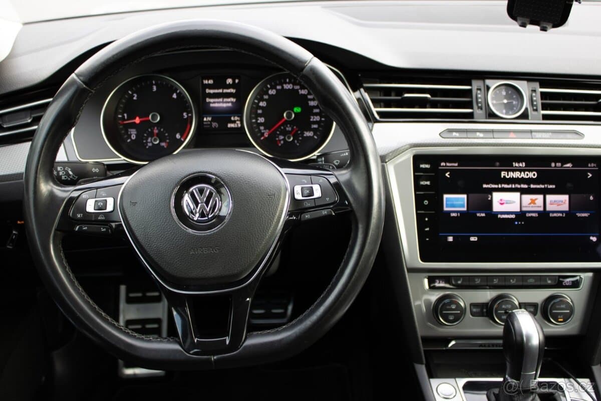 2018 Volkswagen PASSAT - 11
