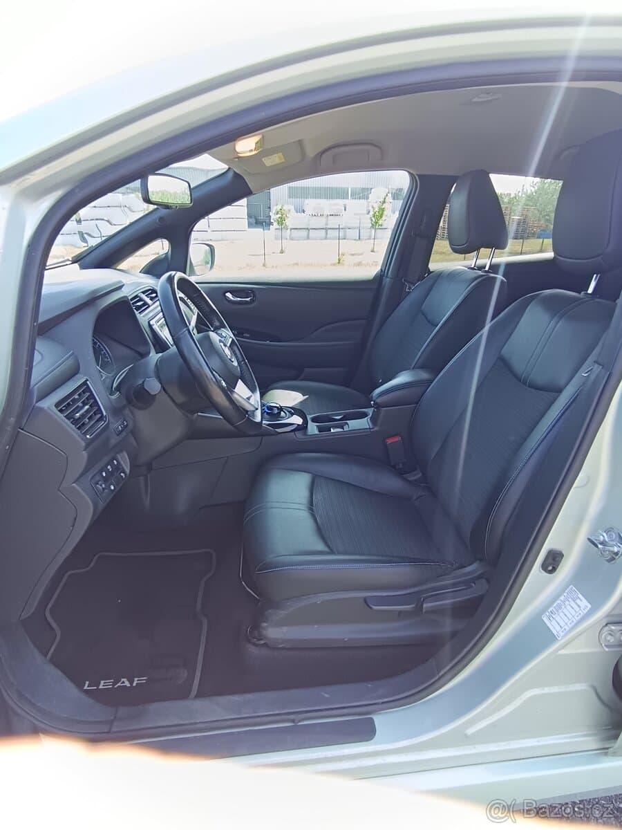 2018 Nissan LEAF - 11