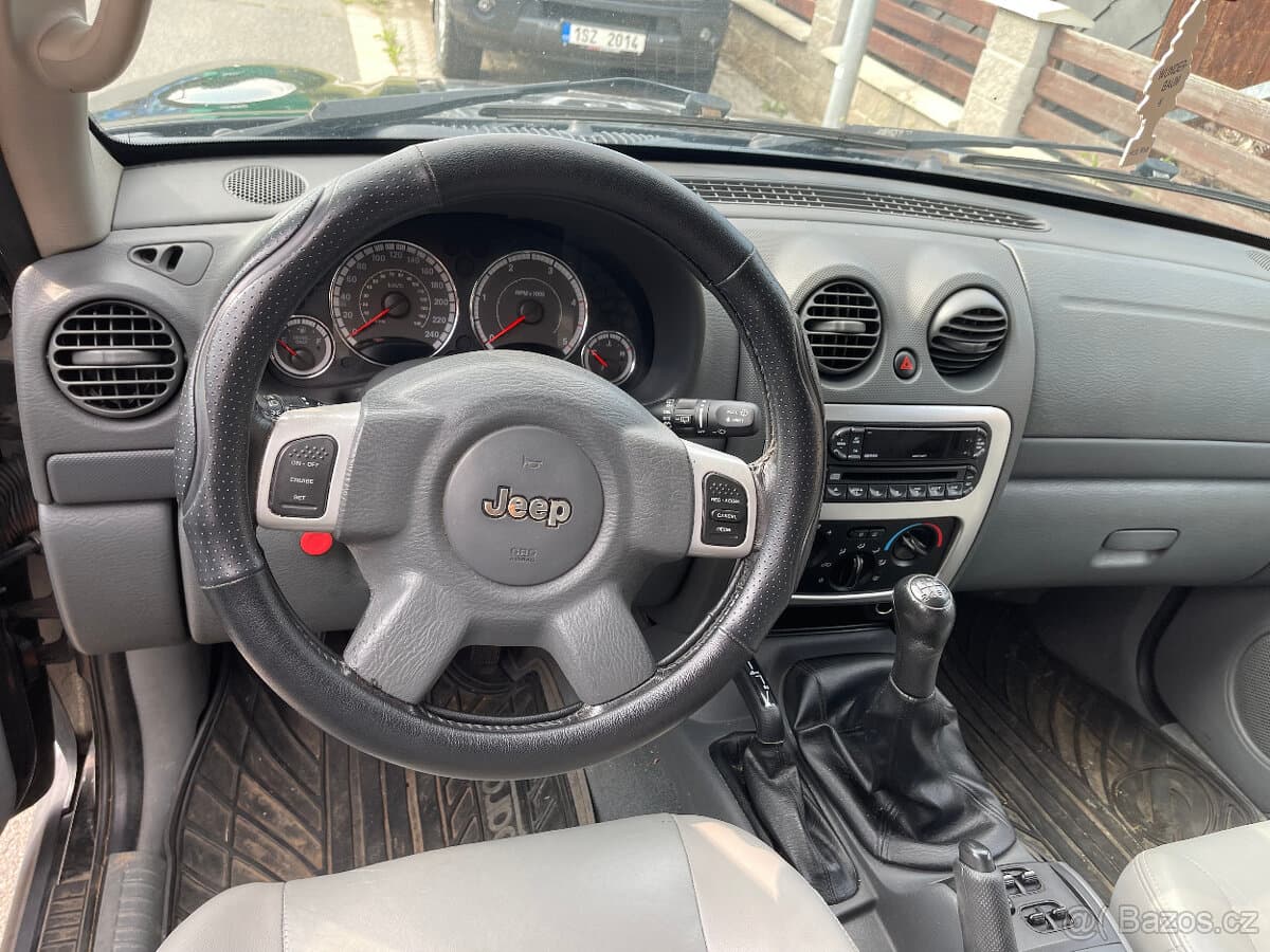 2006 Jeep CHEROKEE - 11
