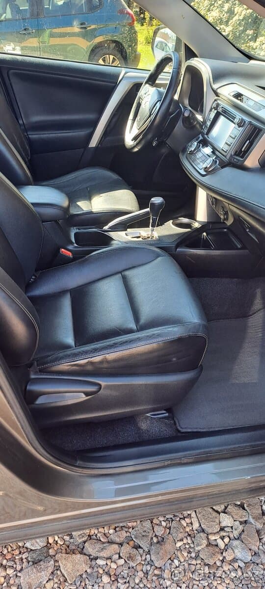 2015 Toyota RAV4 - 11