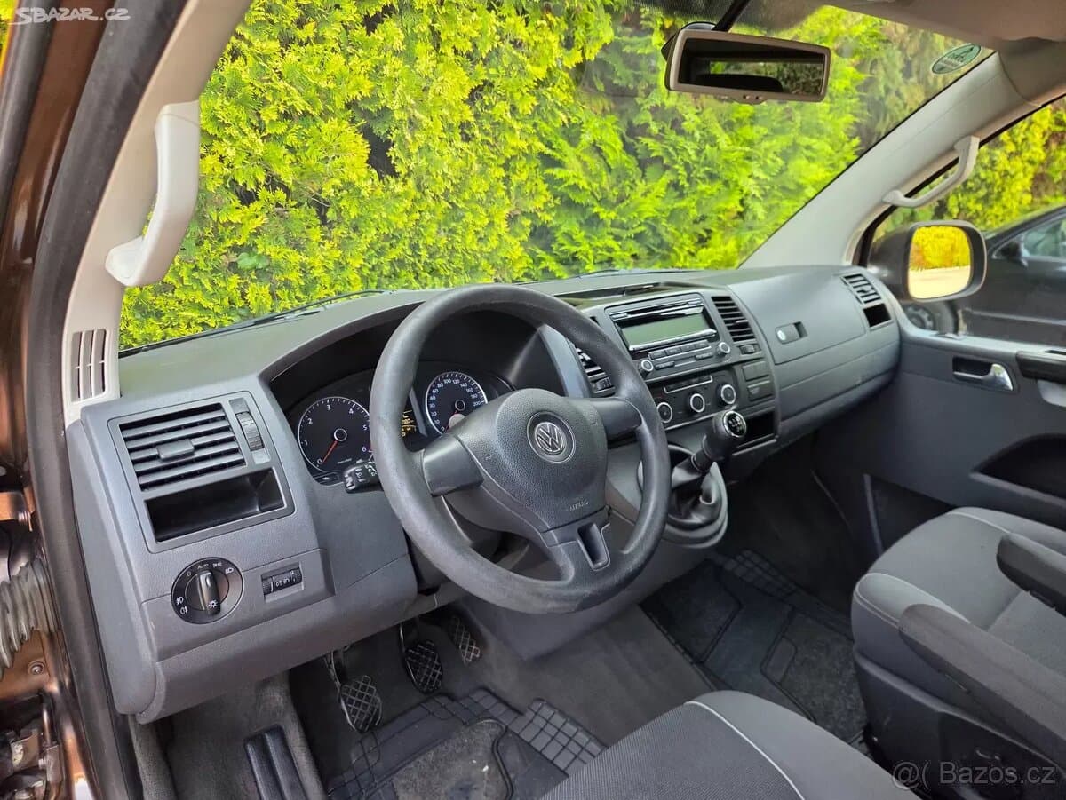 2010 Volkswagen MULTIVAN - 11