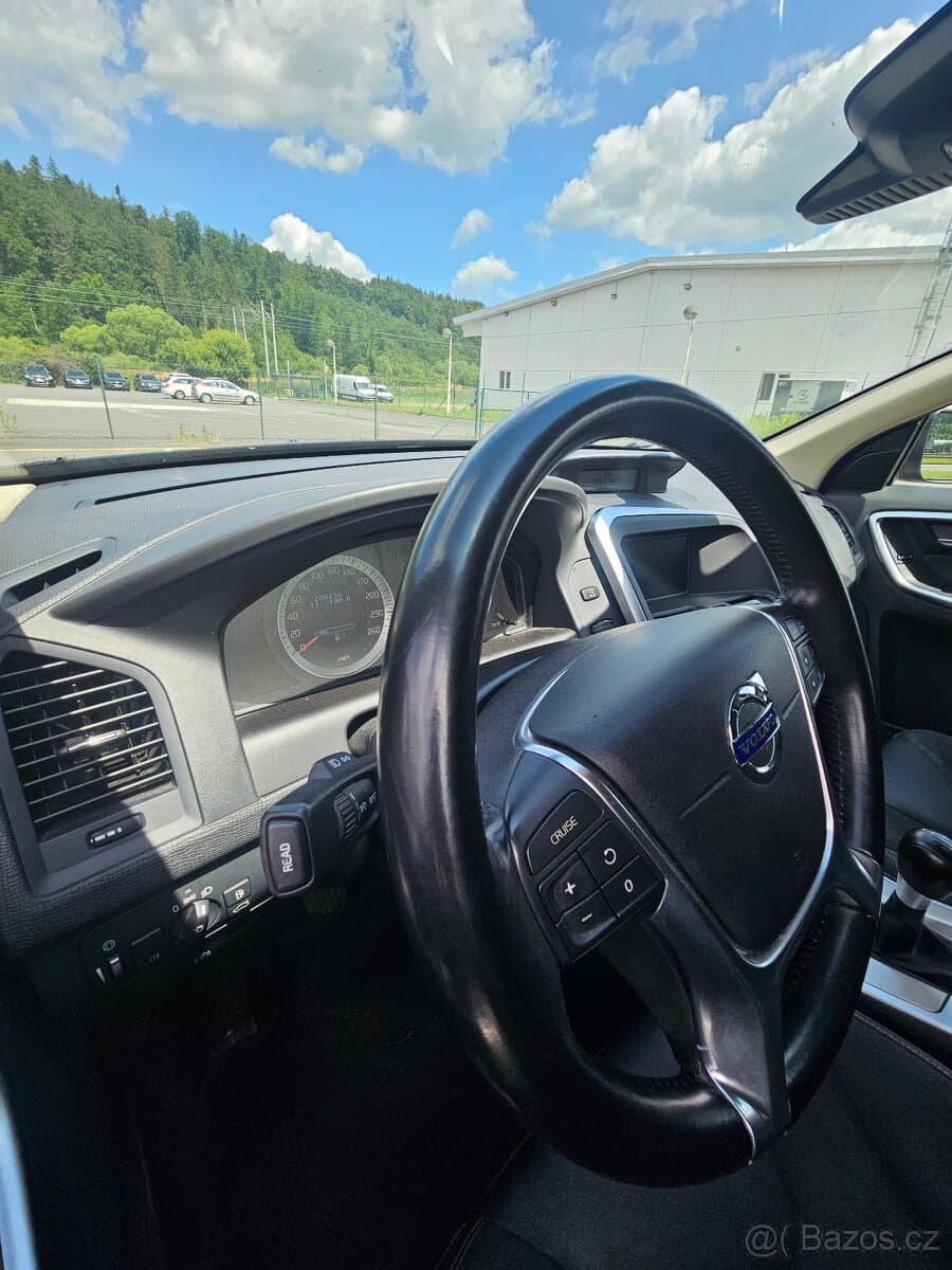 2010 Volvo XC60 - 11