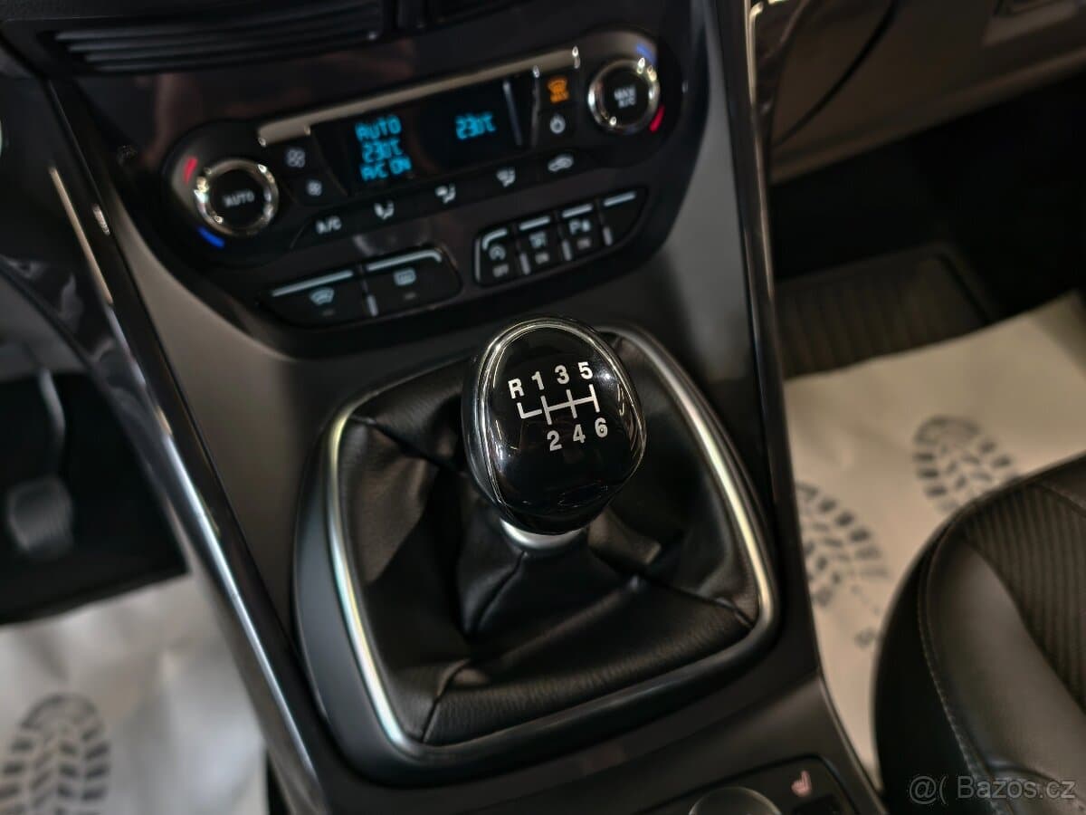 2015 Ford KUGA - 11