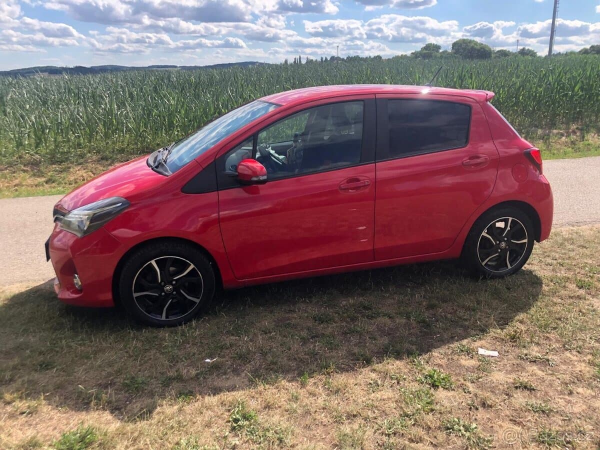 2015 Toyota YARIS - 11