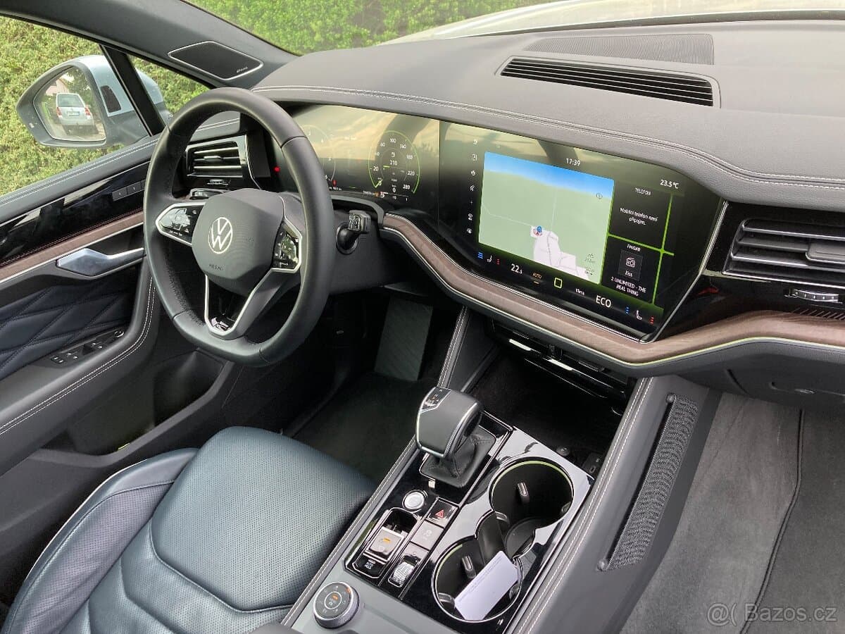 2023 Volkswagen TOUAREG - 11