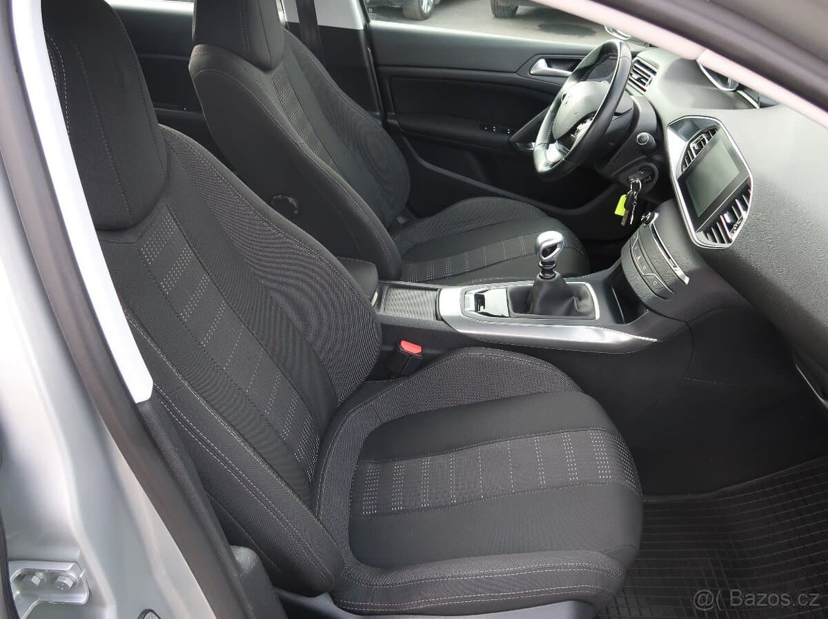 2016 Peugeot 308 - 11