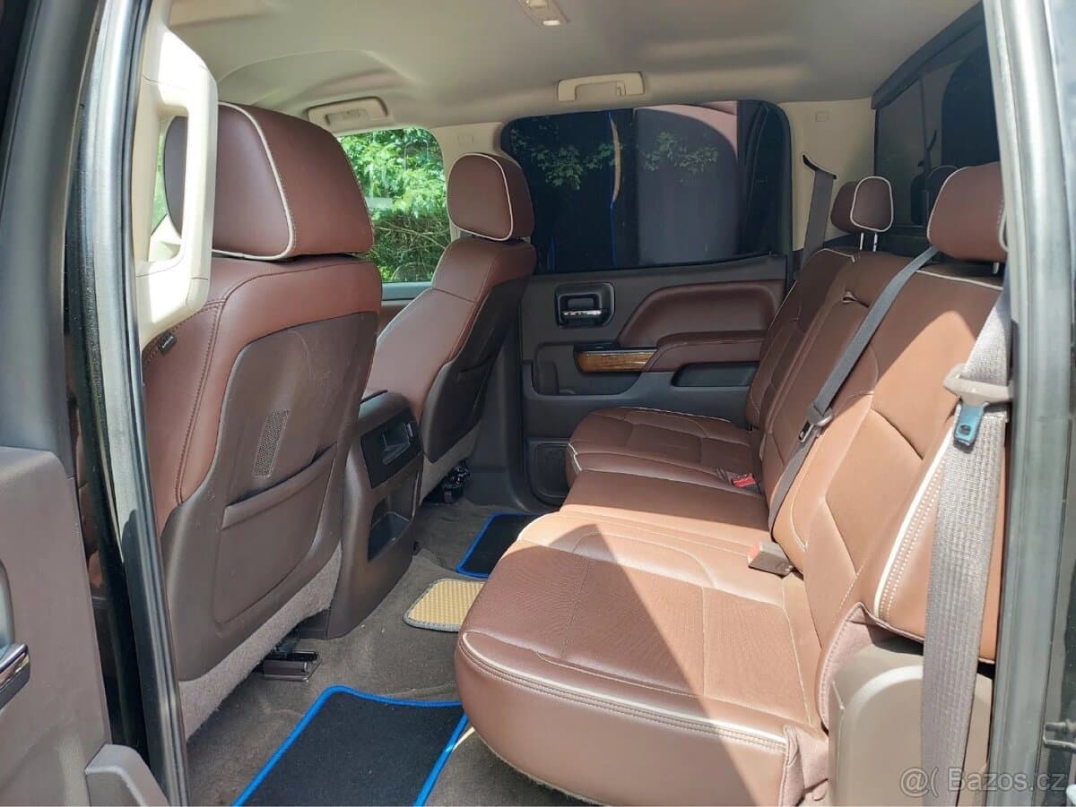 2015 Chevrolet SILVERADO - 11