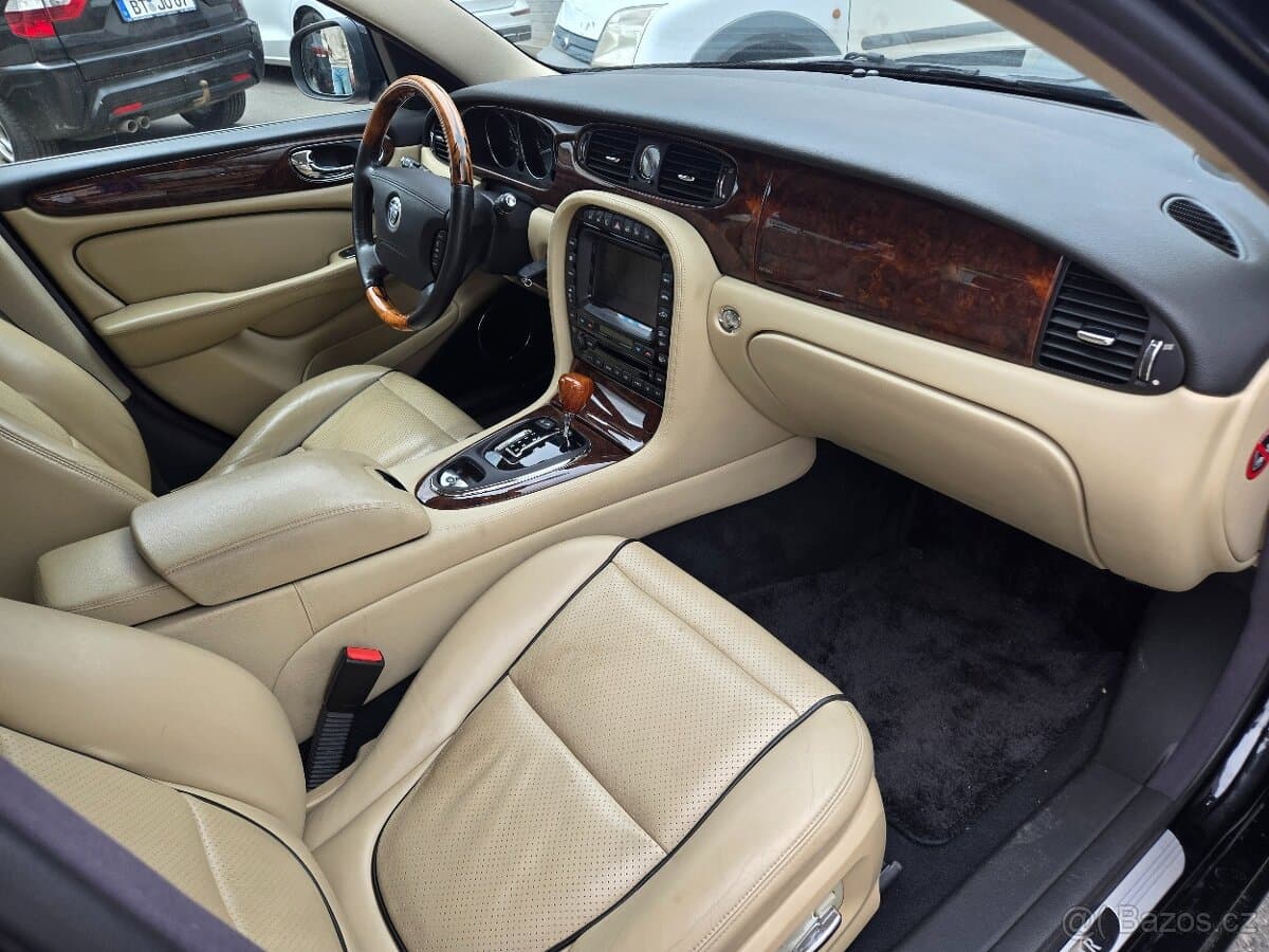 2008 Jaguar XJ - 11