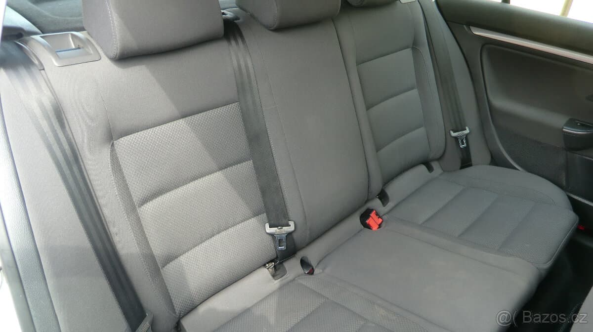 2004 Volkswagen GOLF - 11