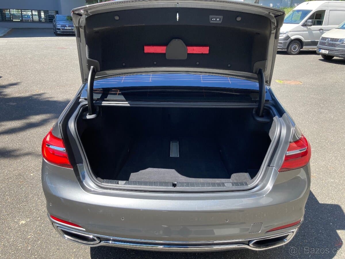 2016 BMW 7-SERIES - 11