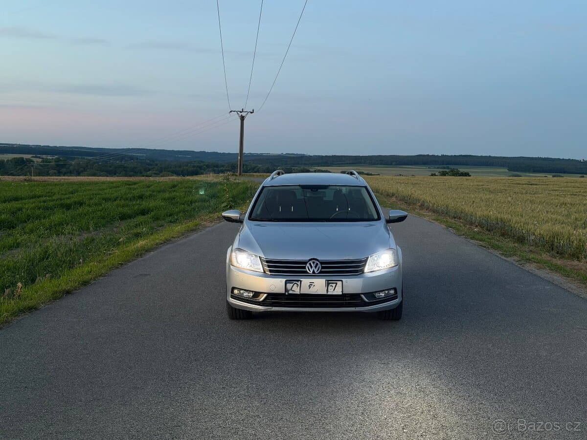 2013 Volkswagen PASSAT - 11
