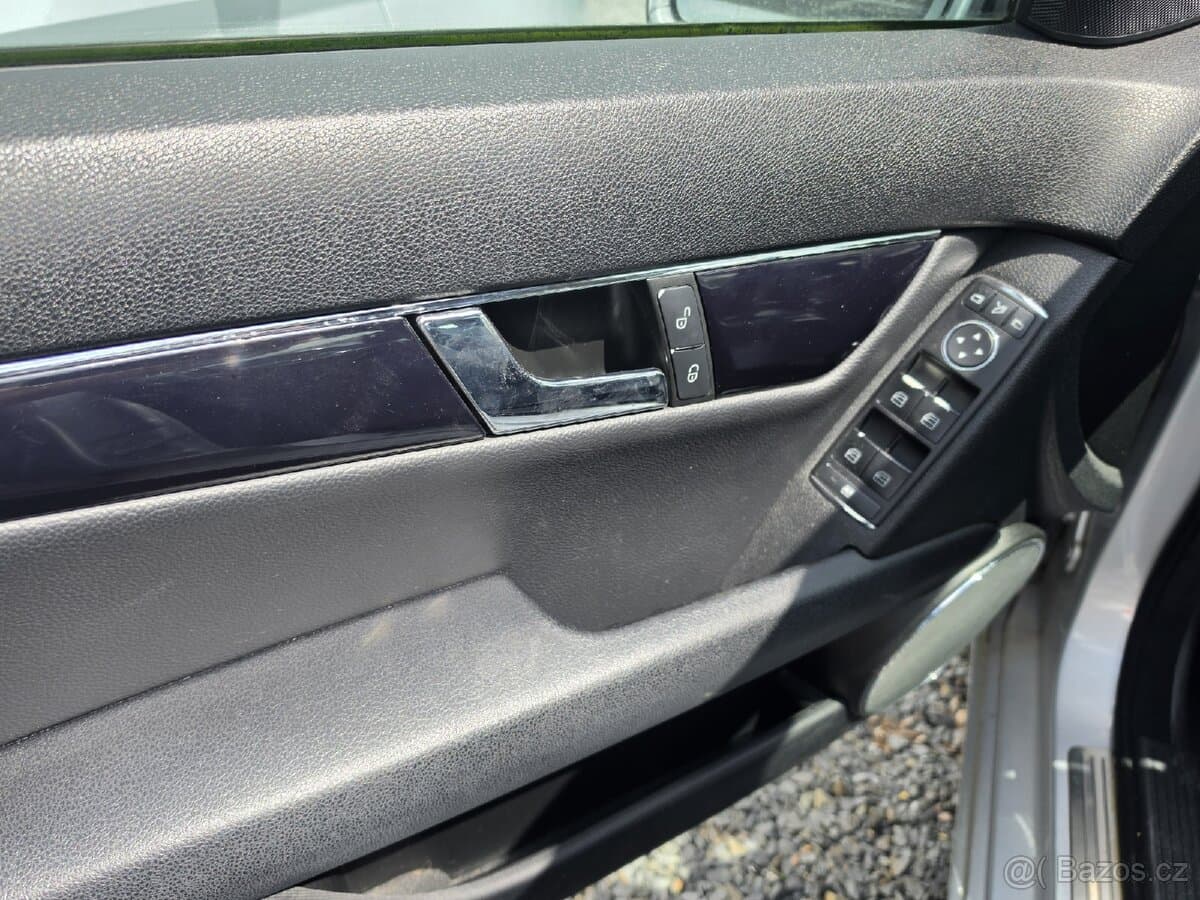 2010 Mercedes-Benz C-CLASS - 11