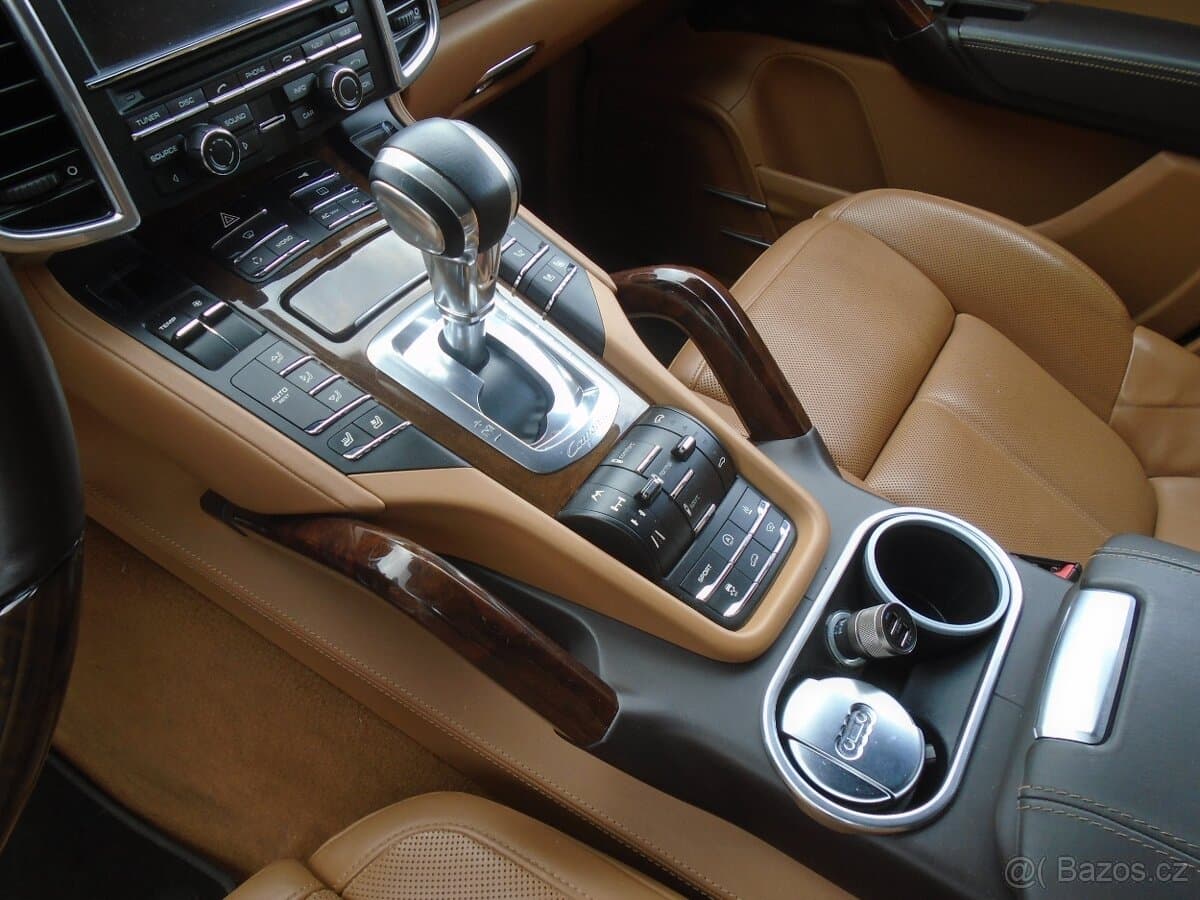 2011 Porsche CAYENNE - 11