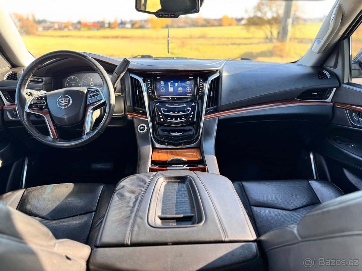 2015 Cadillac ESCALADE - 11