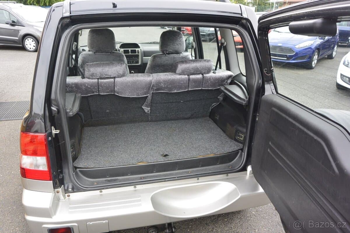 2004 Mitsubishi PAJERO - 11
