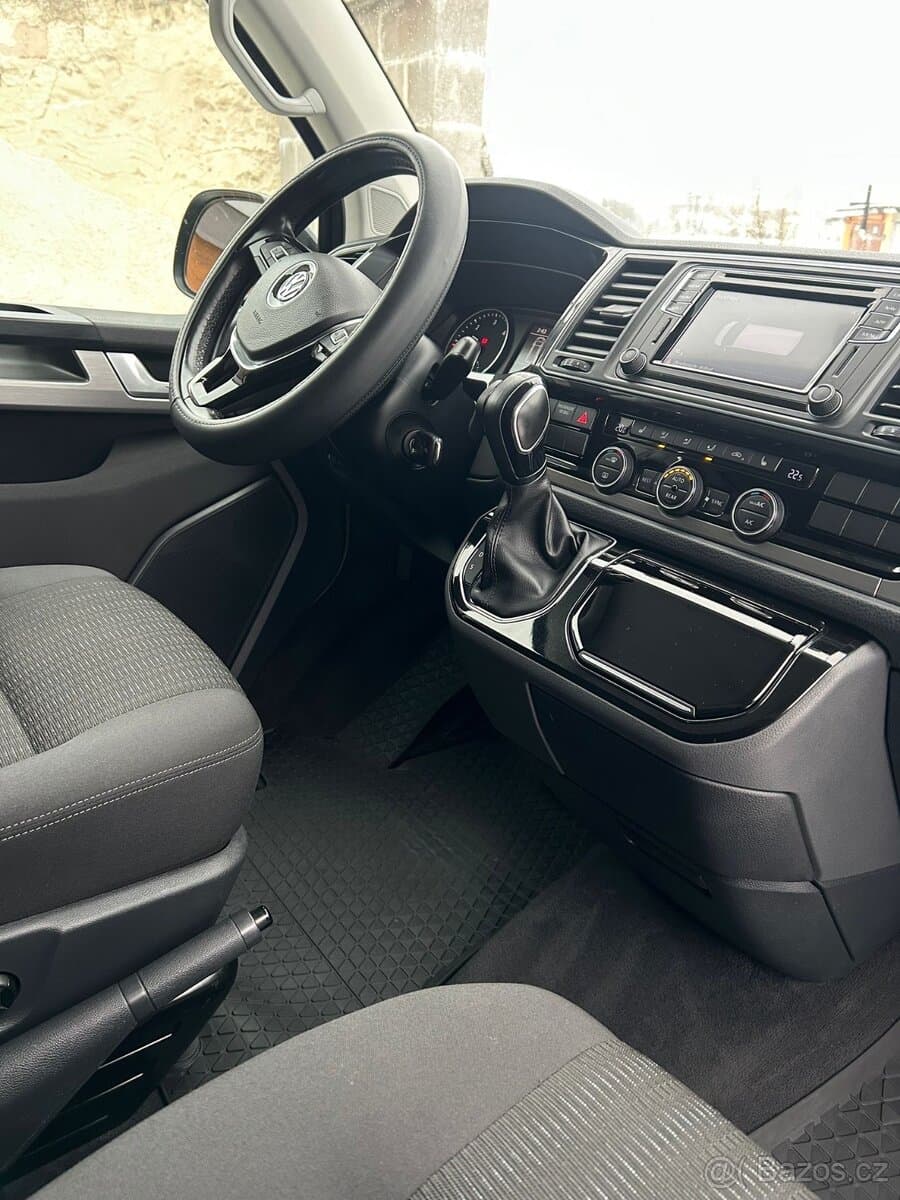 2017 Volkswagen MULTIVAN - 11