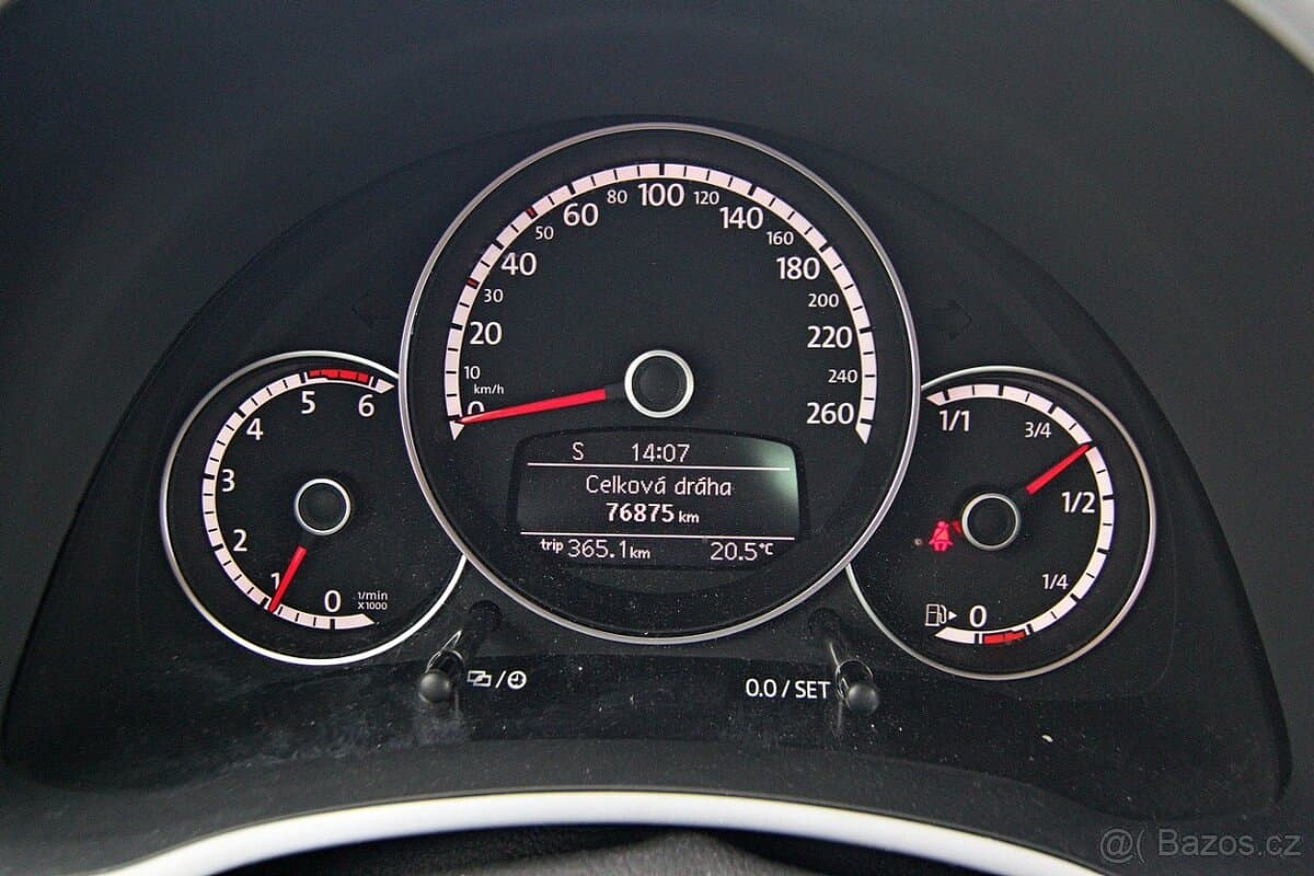 2016 Volkswagen BEETLE - 11