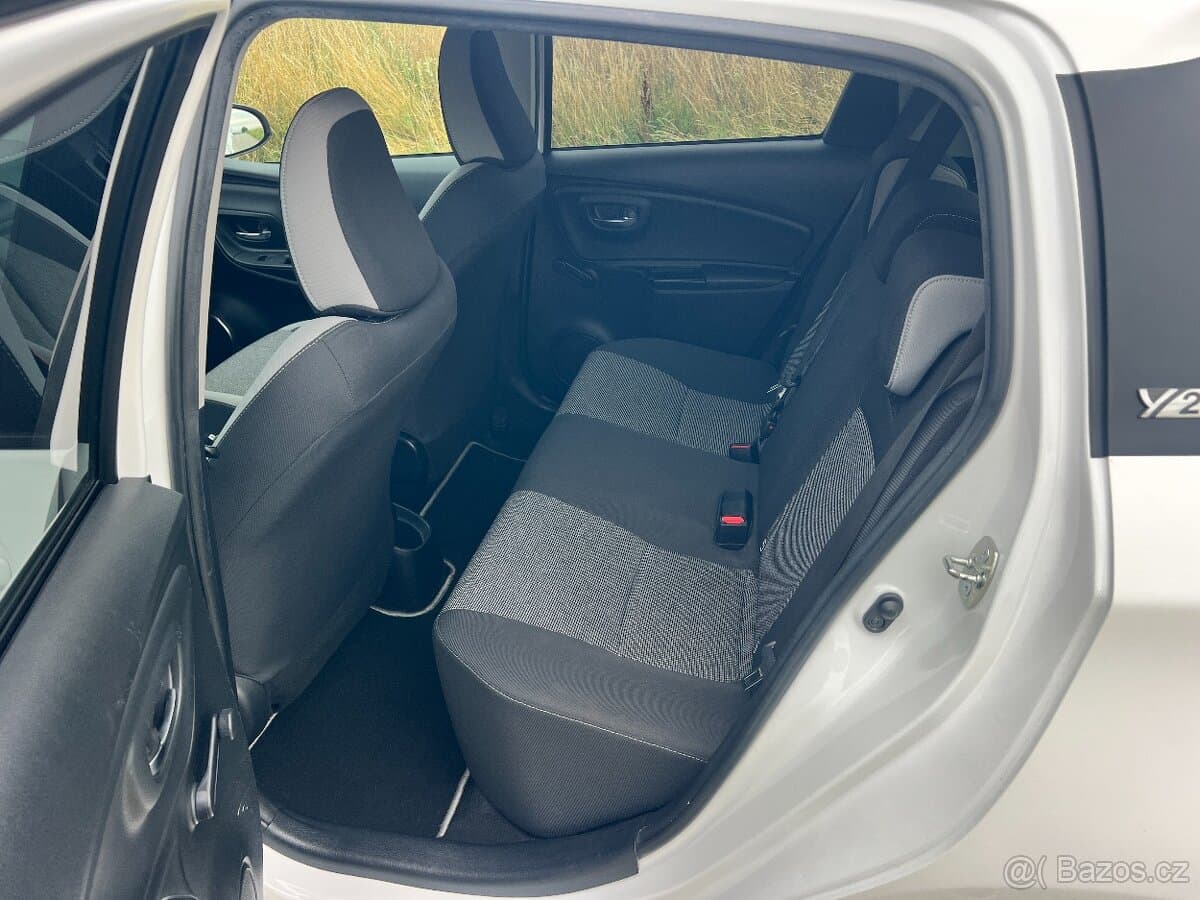 2019 Toyota YARIS - 11