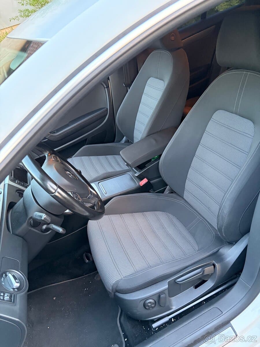 2011 Volkswagen PASSAT CC - 11