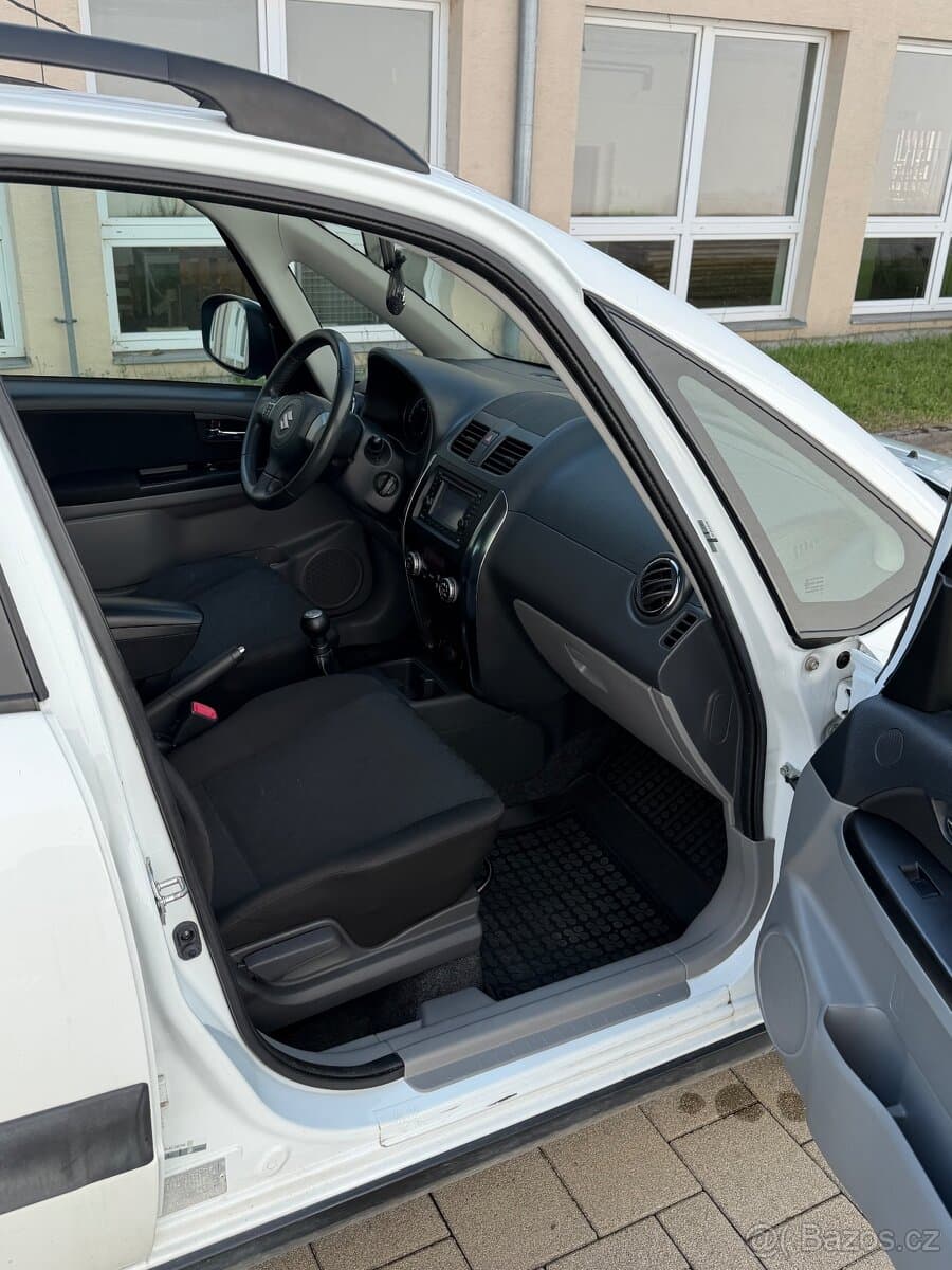 2012 Suzuki SX4 - 11
