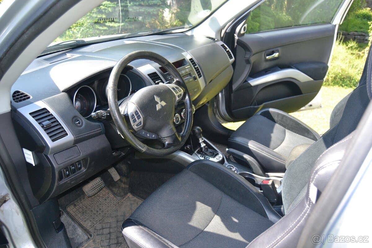 2013 Mitsubishi OUTLANDER - 11