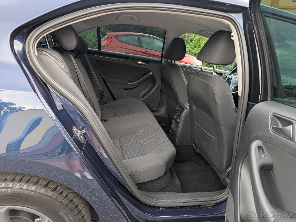 2012 Volkswagen JETTA - 11