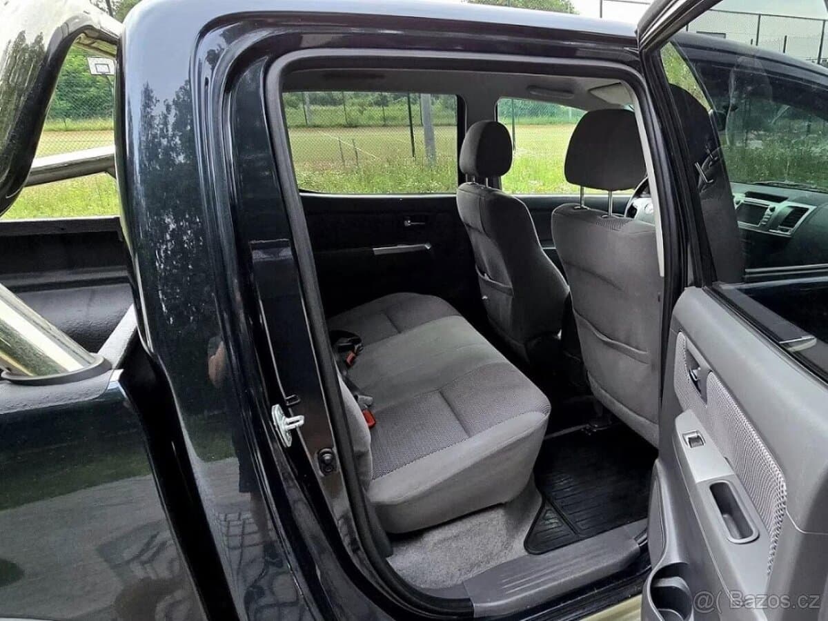 2012 Toyota HILUX - 11