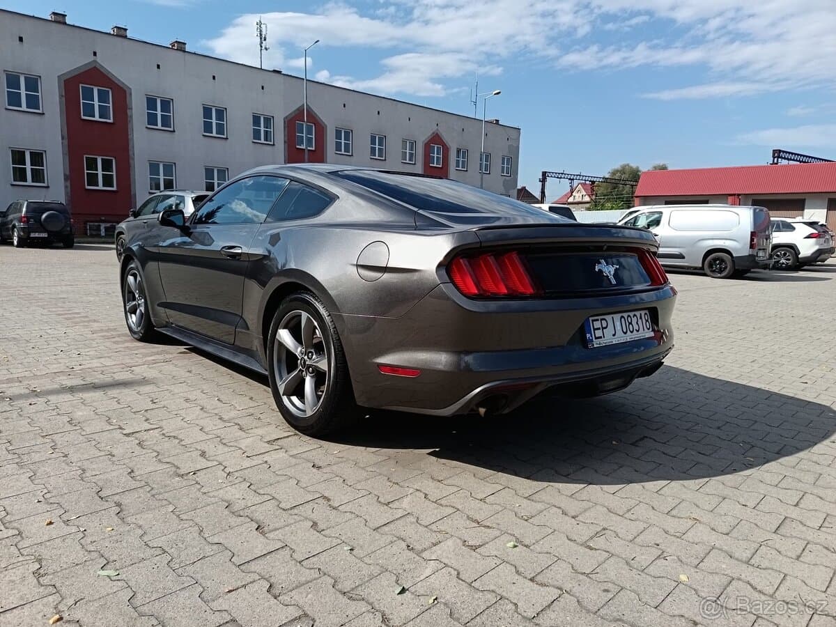 2016 Ford MUSTANG - 11