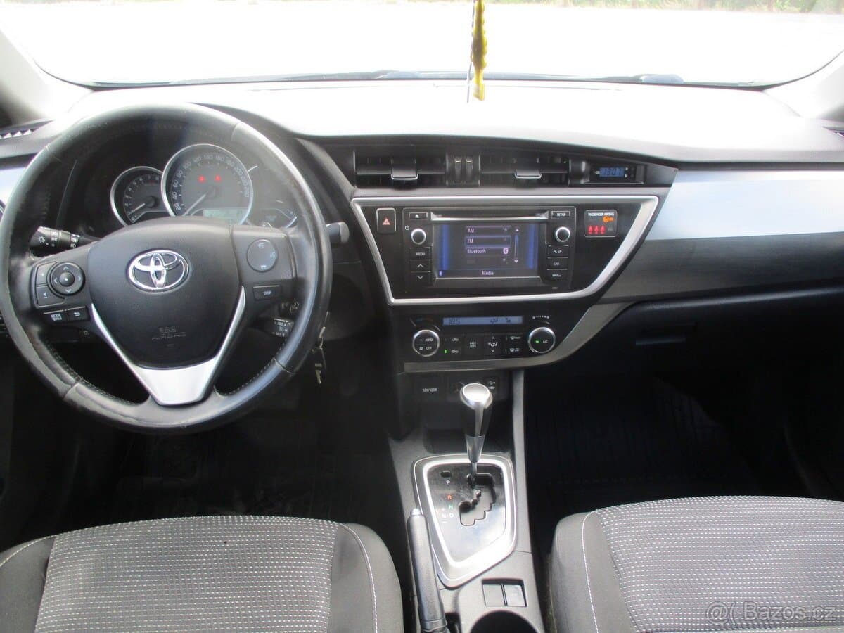 2013 Toyota AURIS - 11