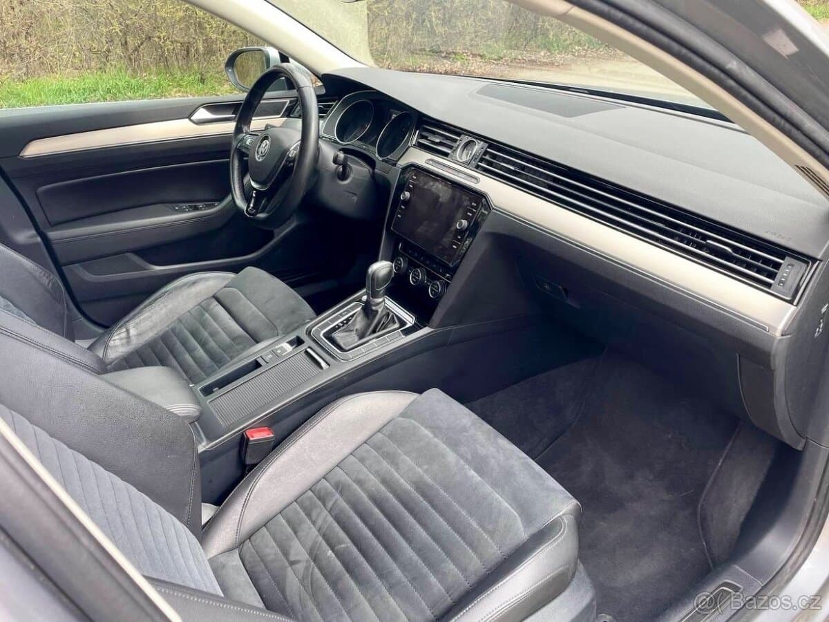 2018 Volkswagen PASSAT - 11
