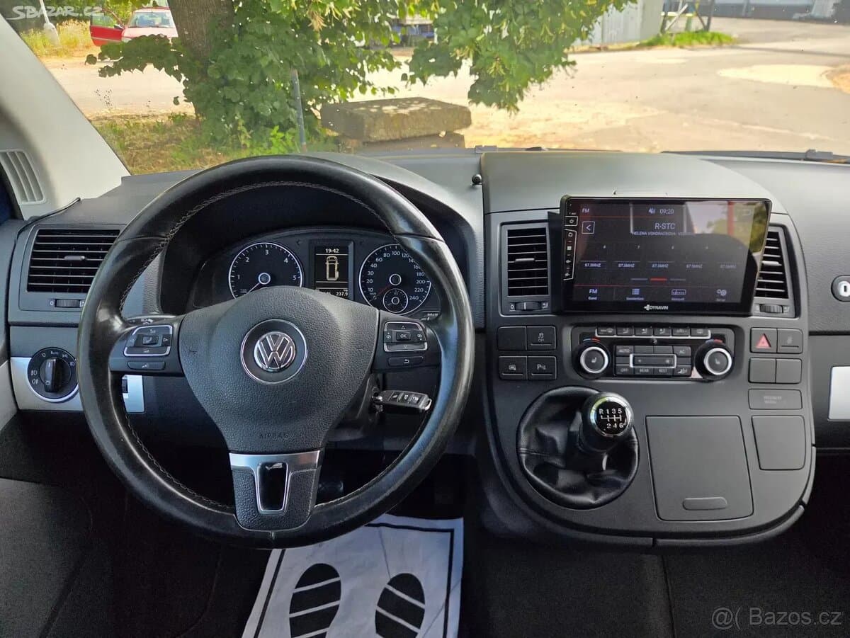2010 Volkswagen MULTIVAN - 11